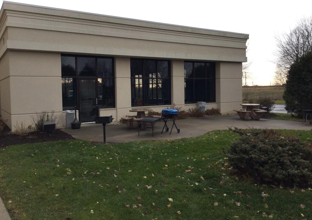 Baymont By Wyndham Janesville Exterior foto