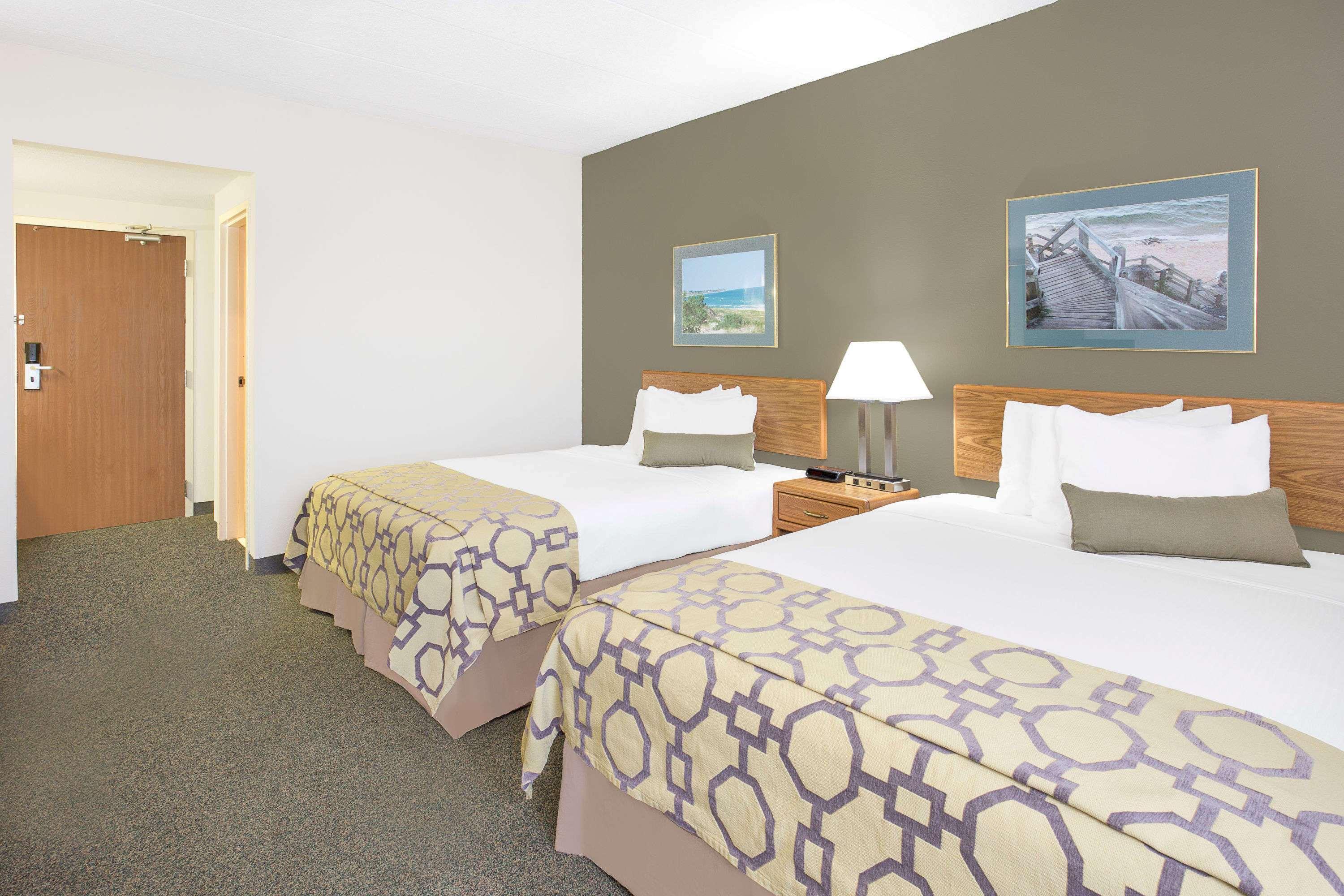 Baymont By Wyndham Janesville Exterior foto